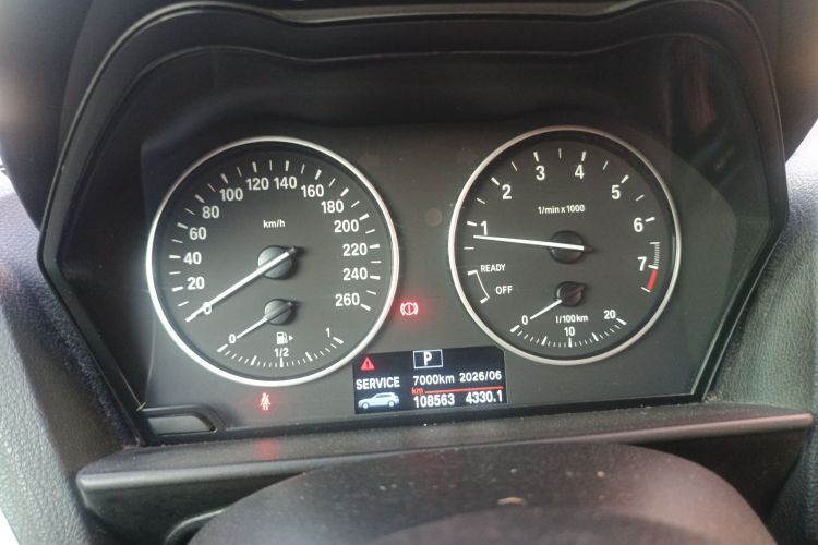 宝马1系(进口) 2015款 120i 领先型中控内饰14