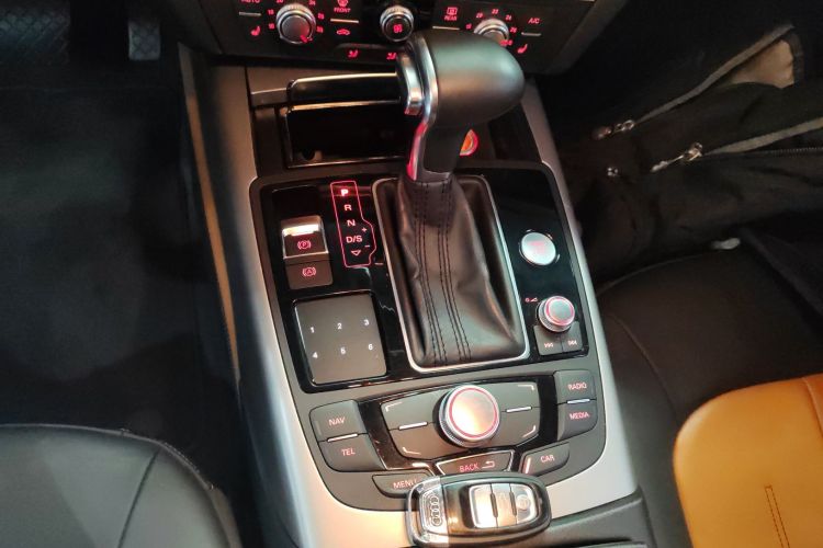 奥迪A7 2014款 35 FSI quattro 技术型中控内饰18