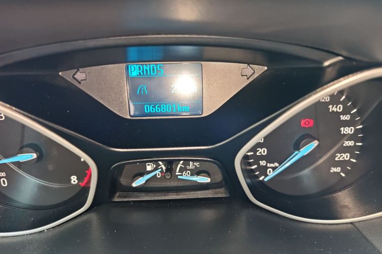 福特 福克斯 2018款 三厢经典 1.6L 自动舒适型智行版中控内饰15