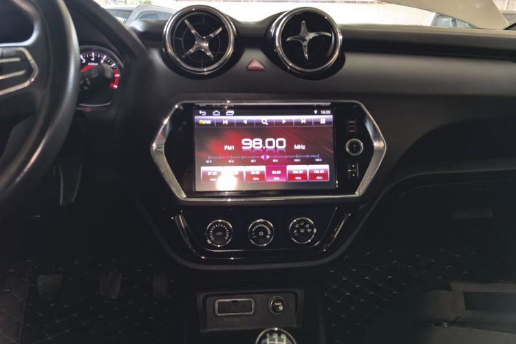 东南DX3 2018款 1.5L 手动尊贵型中控内饰16