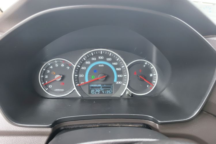 五菱汽车 五菱宏光V 2022款 1.5L劲享版电动助力LAR中控内饰14