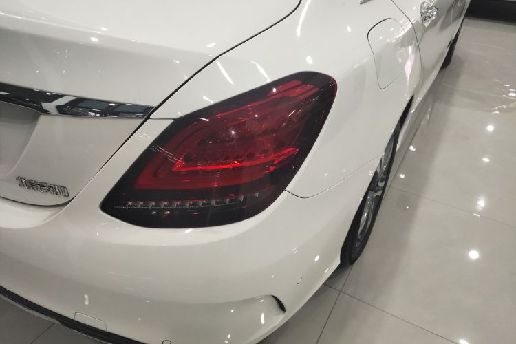 奔驰C级 2020款 C 260 L 运动版车身外观9