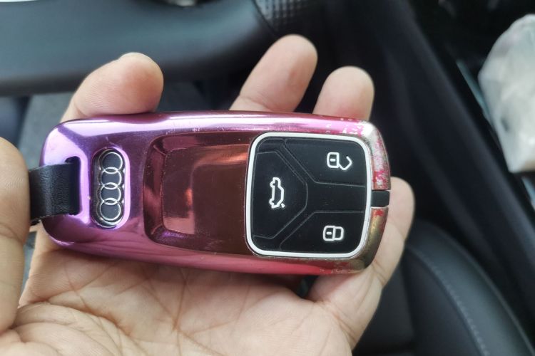 奥迪A4L 2024款 40 TFSI 豪华动感型中控内饰7001