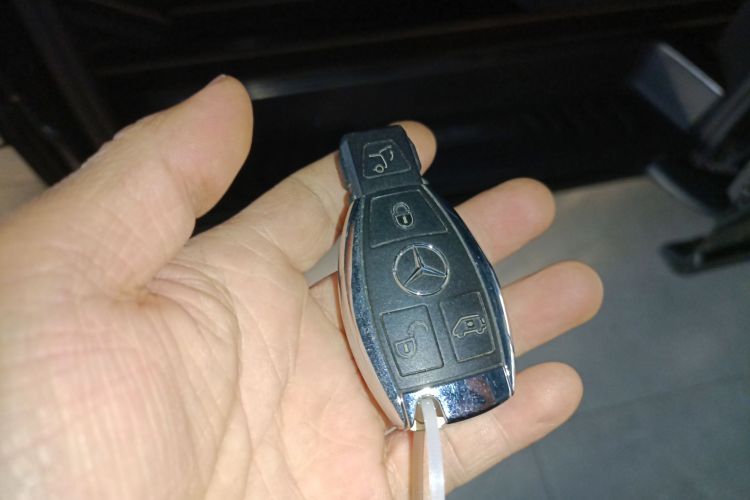 奔驰V级 2018款 V 260 L 尊贵加长版 国VI中控内饰11