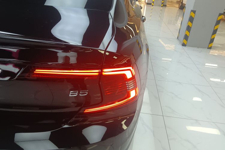 沃尔沃S90 2024款 B5 智雅豪华版车身外观9