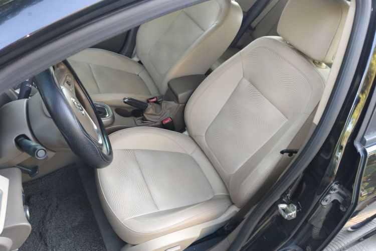 别克 英朗 2013款 GT 1.6L 自动时尚版中控内饰19