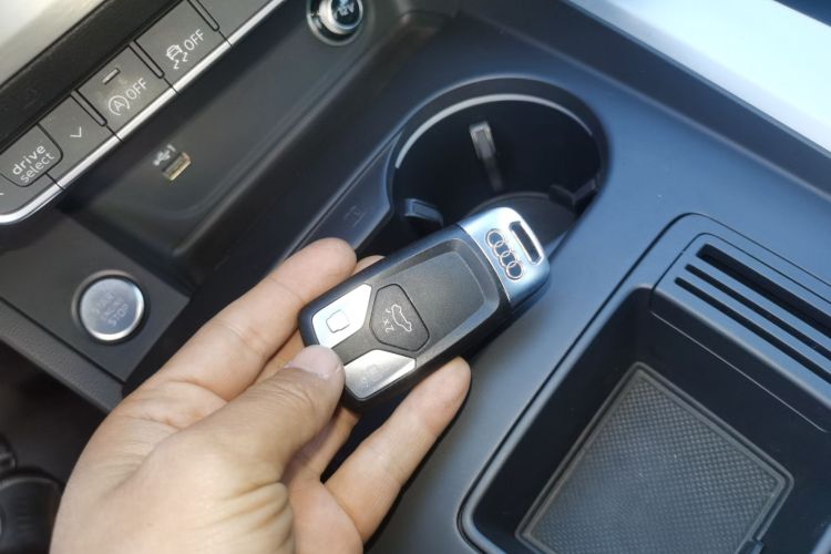 奥迪A4L 2023款 40 TFSI 时尚动感型中控内饰7001