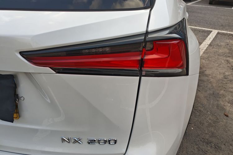 雷克萨斯NX 2020款 200 全驱 锋尚版 国VI车身外观9