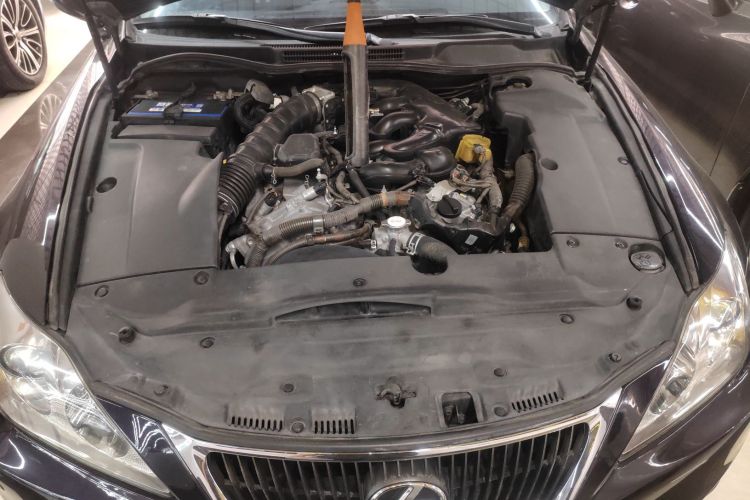 雷克萨斯IS 2011款 250 运动版机舱底盘24