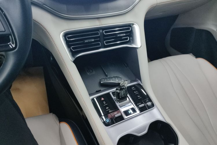 比亚迪 宋PLUS新能源 2023款 冠军版 EV 520KM 尊贵型中控内饰18