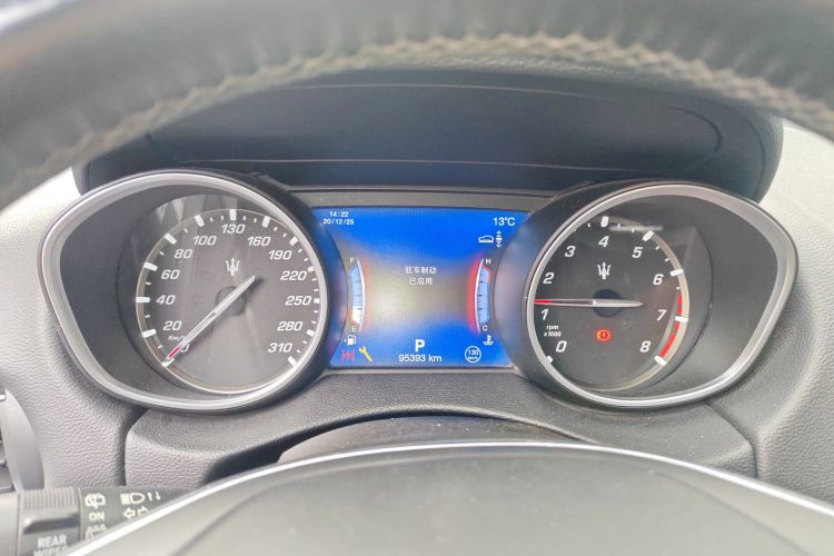 玛莎拉蒂 Levante 2018款 3.0T 经典版中控内饰14