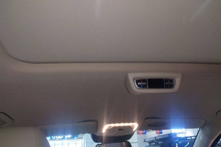 奔驰V级 2018款 V 260 尊贵版 国VI中控内饰22