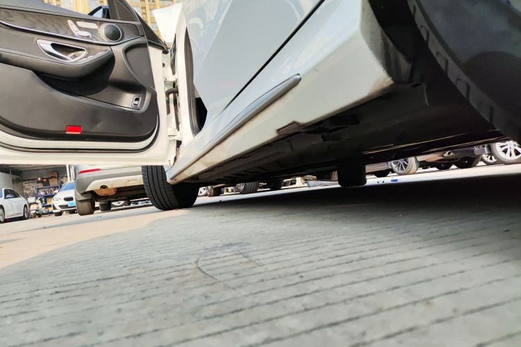 奔驰C级 2018款 C 200 L 运动版局部细节9002