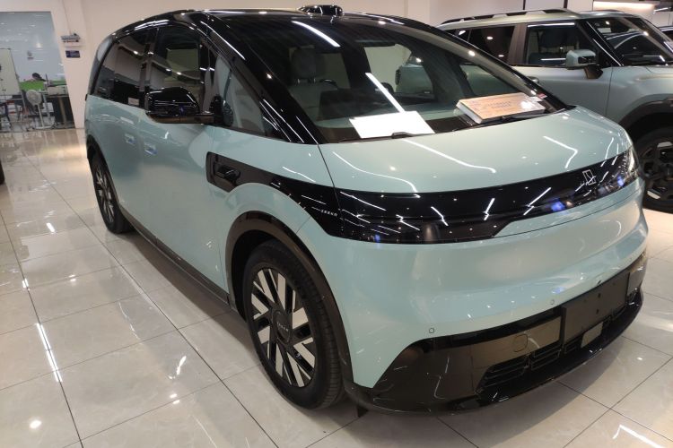 极氪MIX 2025款 长续航智驾版车身外观3