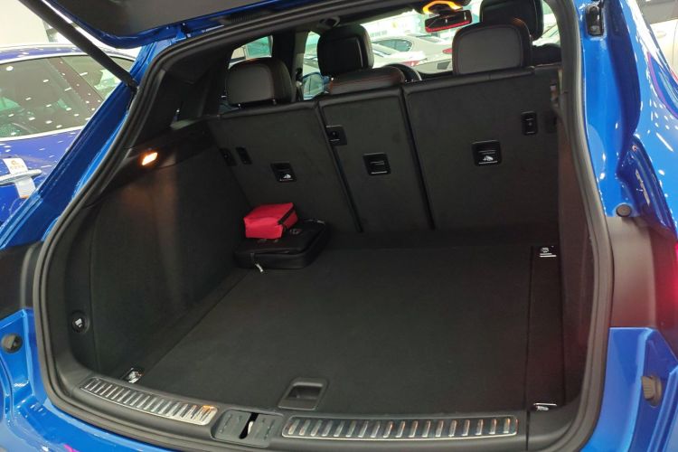 保时捷 2018款 Macan 2.0T机舱底盘23