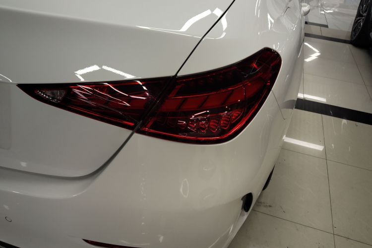 奔驰C级 2022款 改款 C 200 L 运动版车身外观9