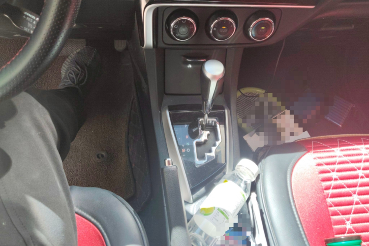 丰田 卡罗拉 2018款 1.2T S-CVT GL智享版中控内饰18