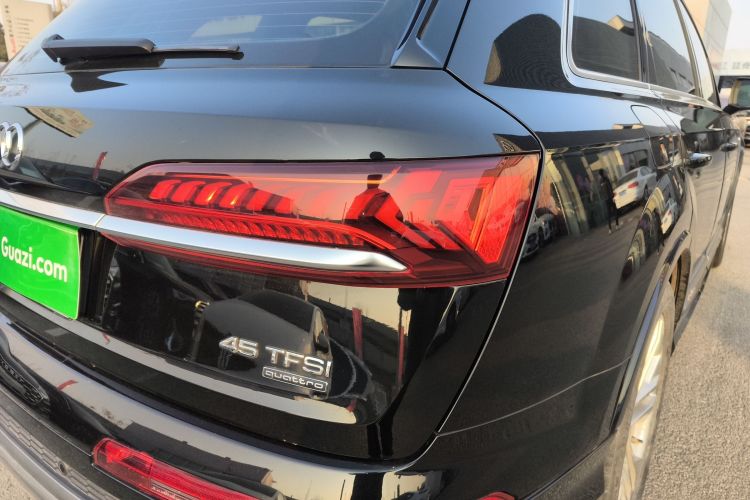 奥迪Q7 2022款 45 TFSI quattro S line运动型车身外观6006