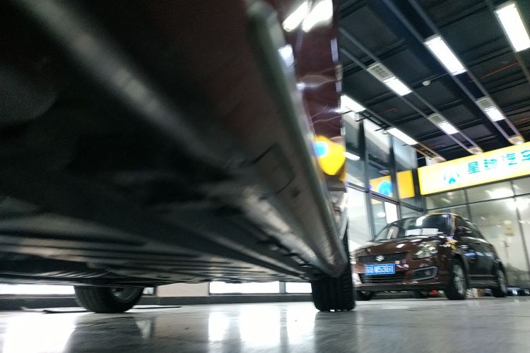 奔驰C级 2018款 C 200 L 运动版 成就特别版局部细节9002