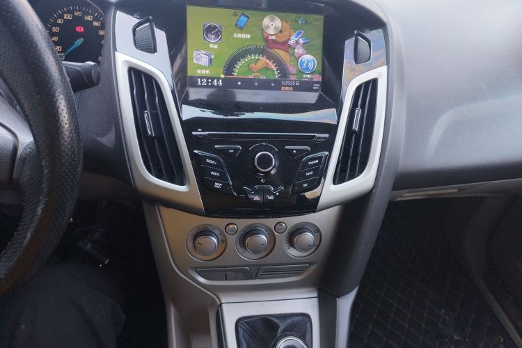 福特 福克斯 2012款 三厢 1.6L 手动舒适型中控内饰16