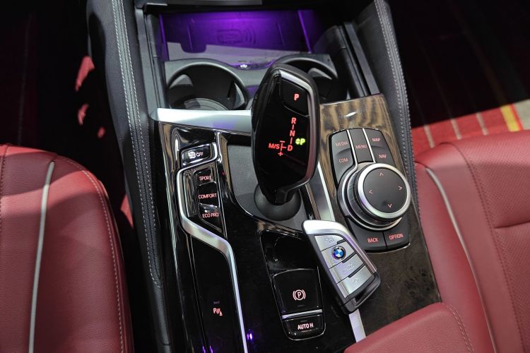 宝马5系 2022款 改款 525Li M运动套装中控内饰18