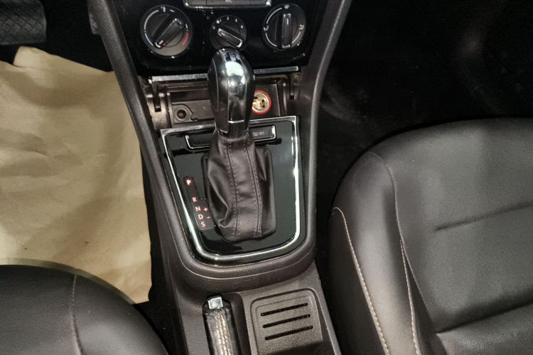 大众 宝来 2017款 1.6L 自动舒适型中控内饰18