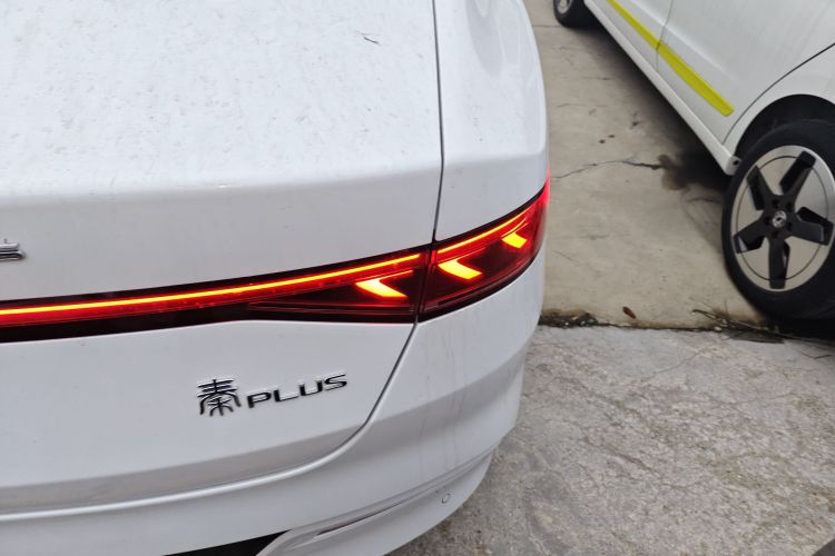 比亚迪 秦PLUS 2021款 EV 400KM 豪华型车身外观9