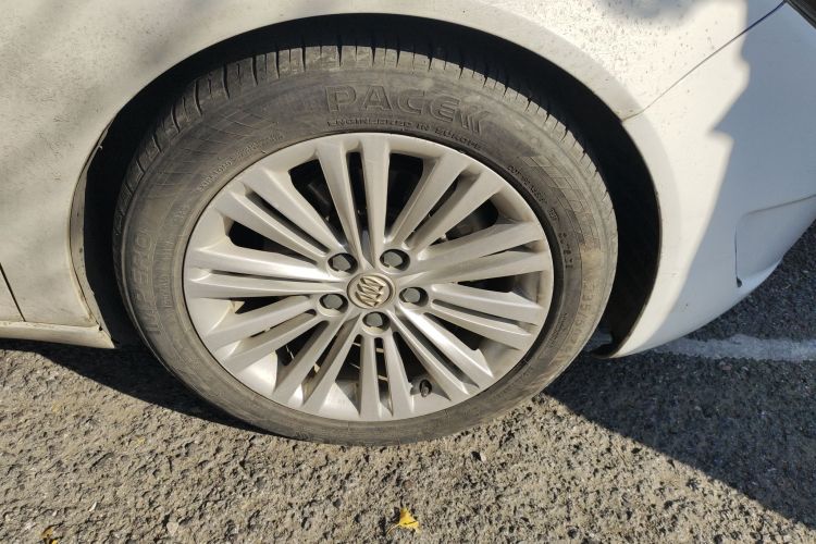 别克 君威 2014款 GS 2.0T 燃情运动版车身外观10