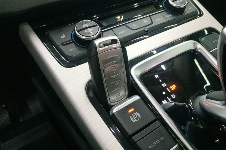 吉利汽车 博越 2020款 1.8TD DCT两驱智联型4G互联版中控内饰11