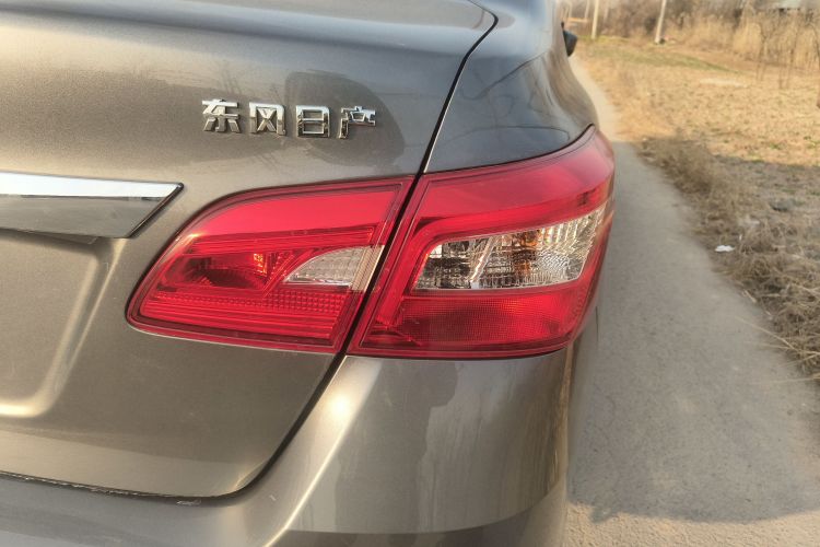 日产 轩逸 2022款 经典 1.6XL CVT豪华版车身外观9