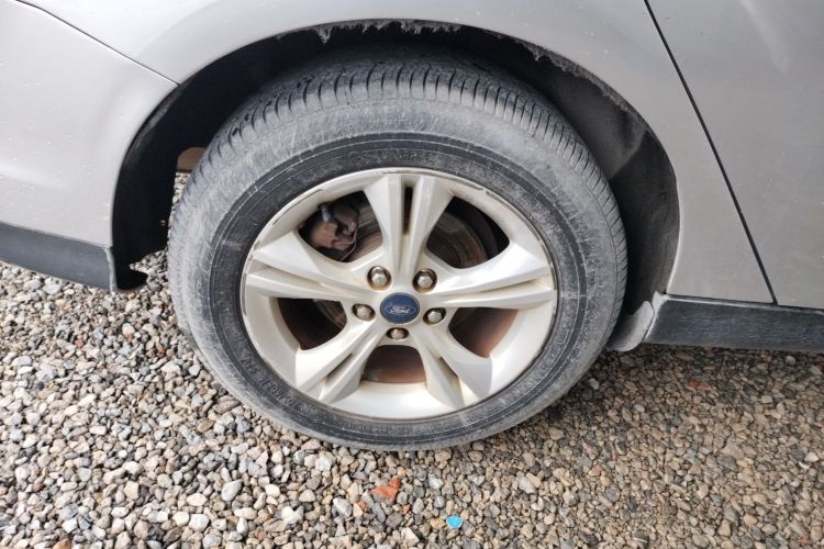 福特 福克斯 2012款 三厢 1.6L 手动风尚型车身外观6003