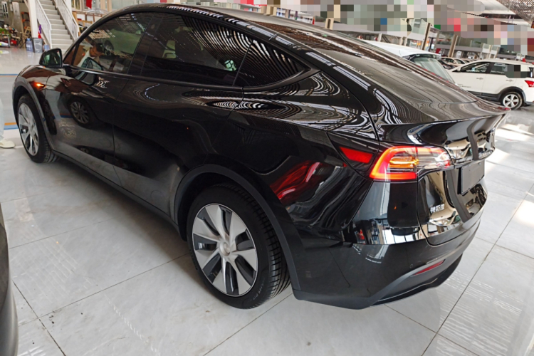 特斯拉 Model Y 2022款 改款 后轮驱动版车身外观4