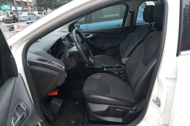 福特 福克斯 2020款 两厢经典 1.5L 自动风尚型局部细节19