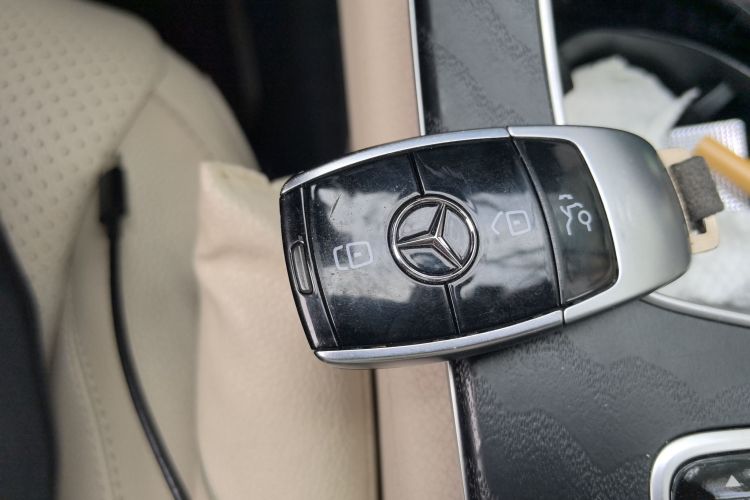 奔驰E级 2018款 E 300 L 豪华型中控内饰11