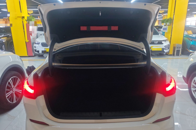 宝马2系(进口) 2023款 225i 四门轿跑车 M运动套装中控内饰23