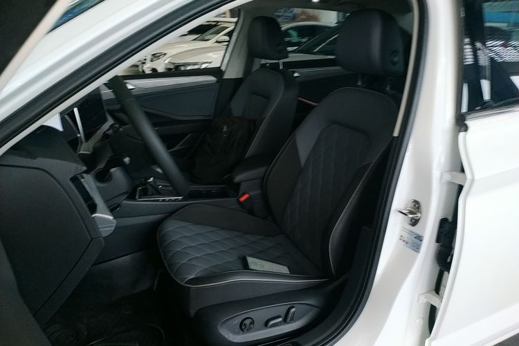 大众 速腾 2025款 300TSI DSG卓越版中控内饰19