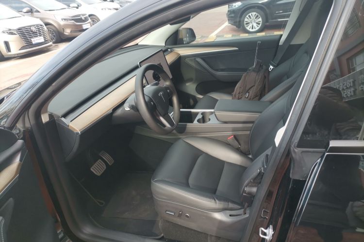 特斯拉 Model Y 2022款 Performance高性能全轮驱动版中控内饰19