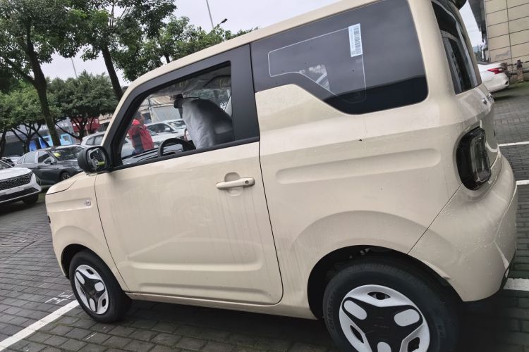 吉利银河 熊猫 2025款 210km 元气熊车身外观4