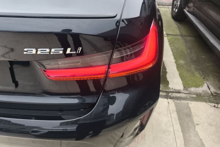 宝马3系 2024款 325Li M运动曜夜套装车身外观9