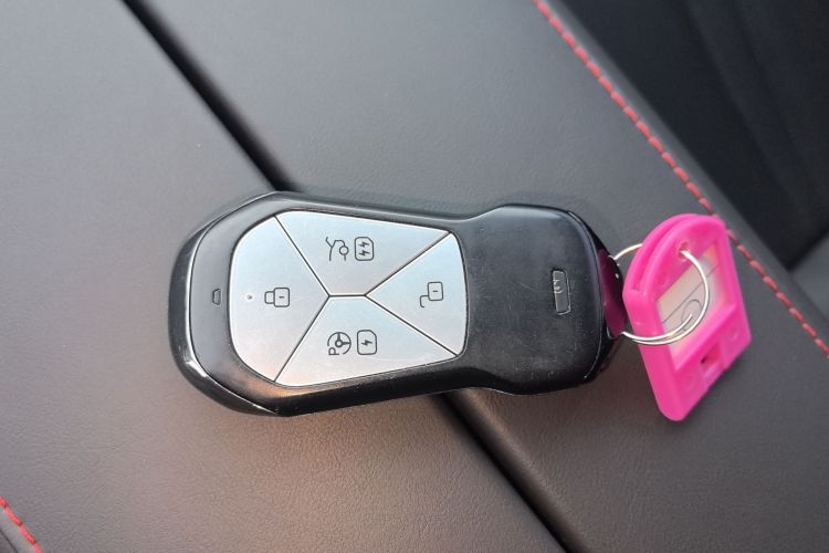 小鹏P7 2023款 586E中控内饰7001