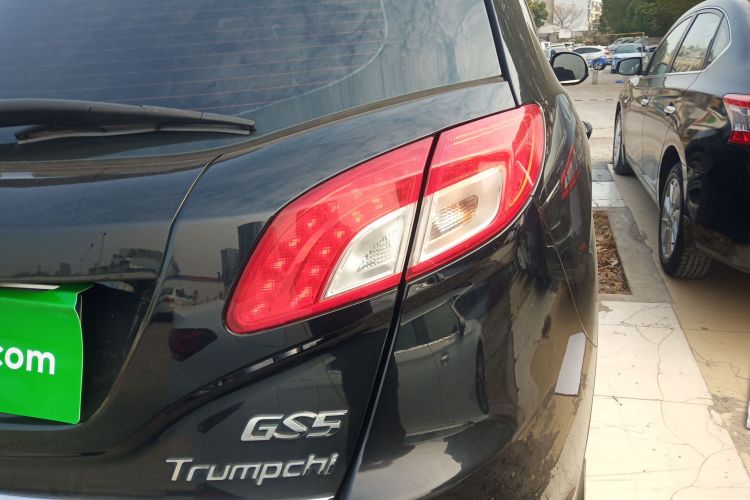 广汽传祺 传祺GS5 2012款 2.0L 手动两驱精英版车身外观9