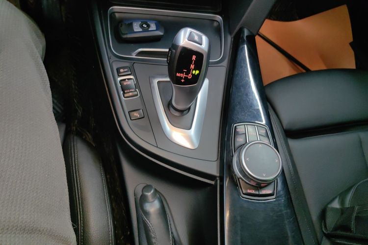 宝马3系GT 2019款 320i M运动套装局部细节18