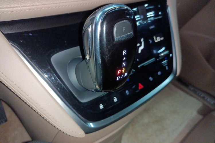 别克GL8 2021款 ES陆尊 653T 旗舰型中控内饰18