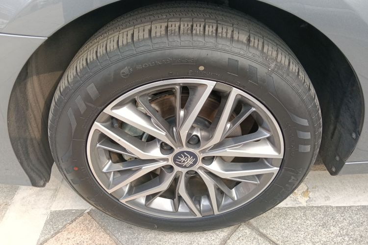 比亚迪 秦PLUS 2024款 荣耀版 DM-i 120KM领先型车身外观6007