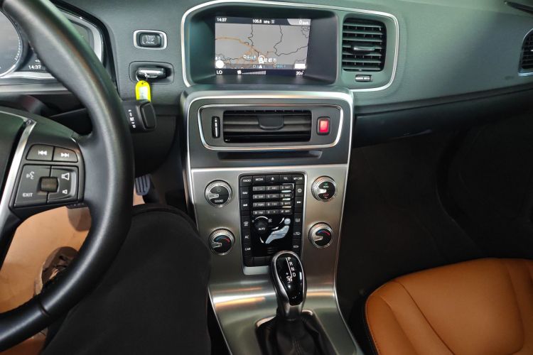 沃尔沃S60 2019款 S60L T5 智远版中控内饰16