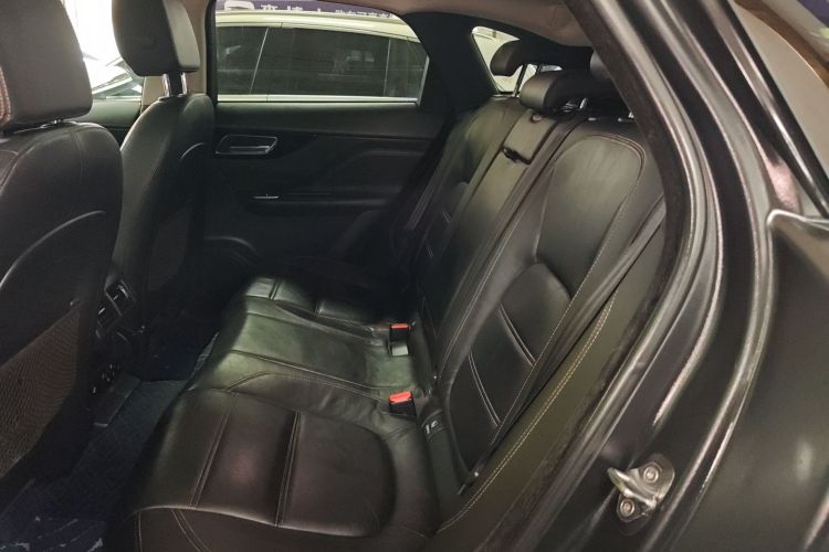 捷豹F-PACE 2018款 2.0T 两驱都市尊享版中控内饰7004