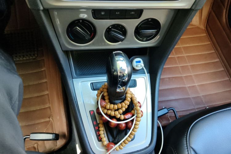 大众 朗逸 2013款 改款经典 1.6L 自动风尚版中控内饰18