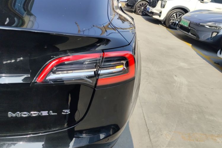 特斯拉 Model 3 2020款 标准续航后驱升级版车身外观9