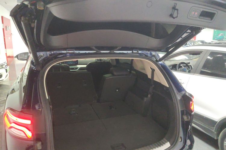 比亚迪 唐新能源 2019款 EV600D 四驱智联创世版机舱底盘23