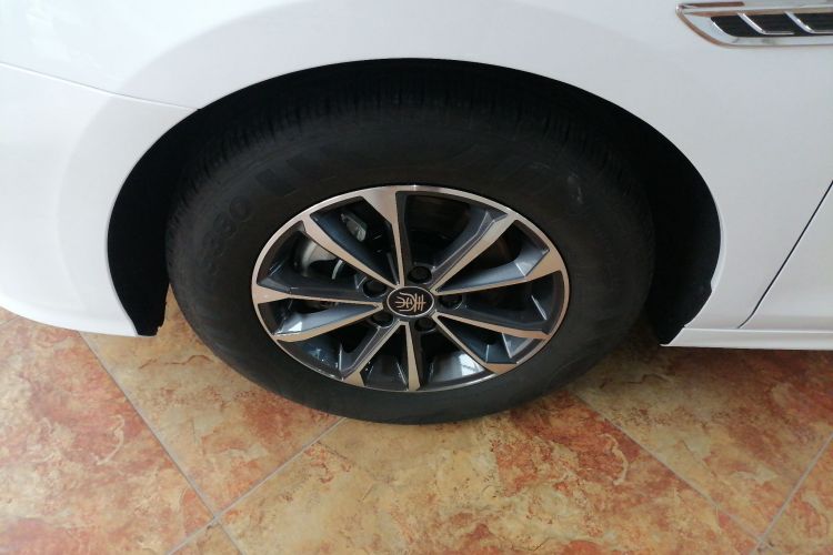 比亚迪 秦PLUS 2024款 荣耀版 DM-i 55KM领先型车身外观6001